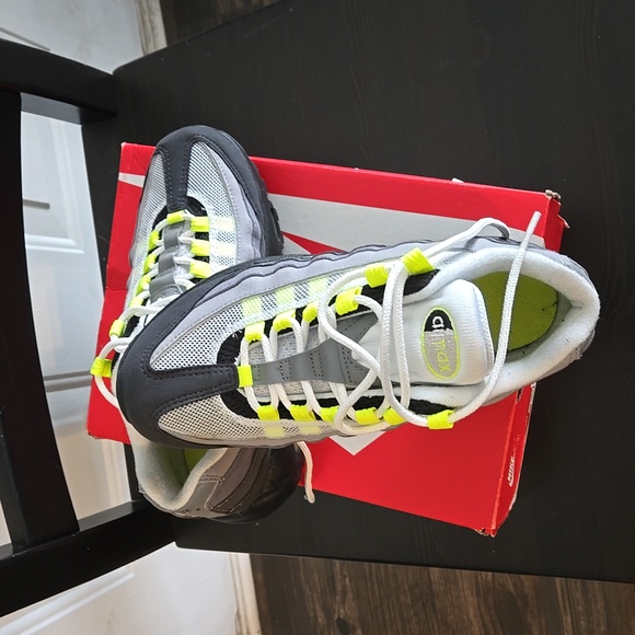 Nike sneakers - Picture 3 of 3